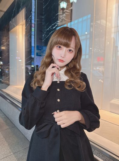 シンプルなワンピース（フレアニットミニワンピ）