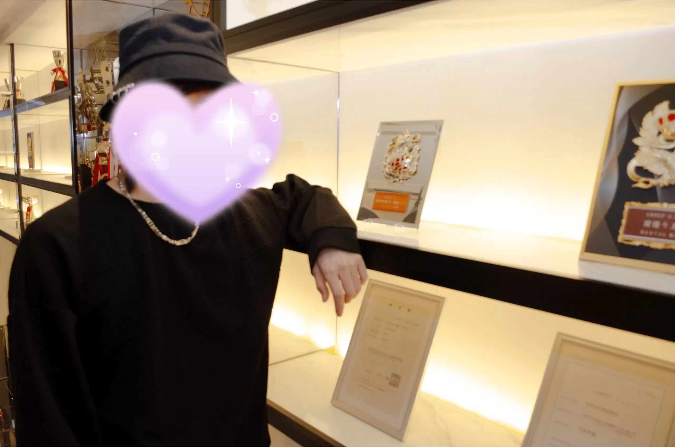 大阪男塾の神楽威吹とトロフィーの画像